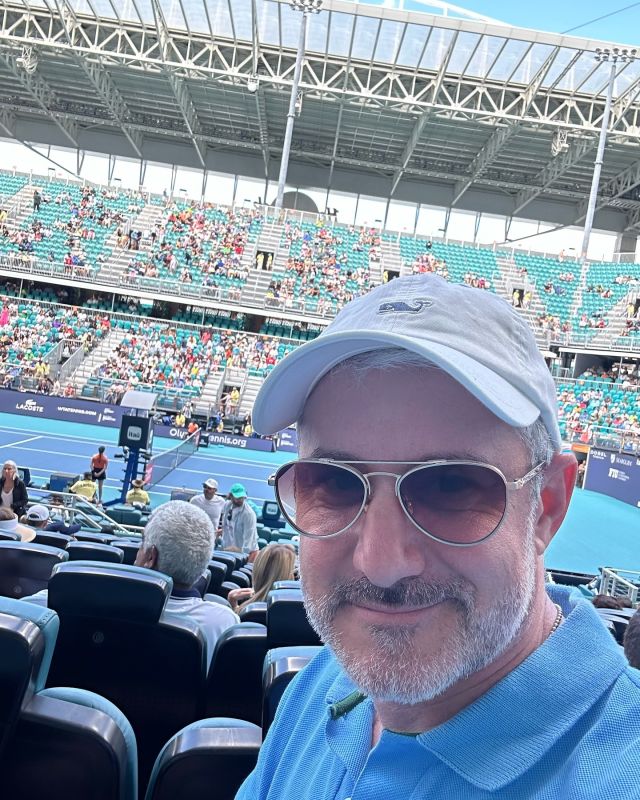 Happy Friday! Greetings from the Miami Open! 🎾 Dr. Rosenthal is enjoying some world-class tennis and soaking up the Miami sun. Stay tuned for more updates from the court! #MiamiOpen #TennisTime #MiamiVibes #RosenthalCosmeticAndPlasticSurgery