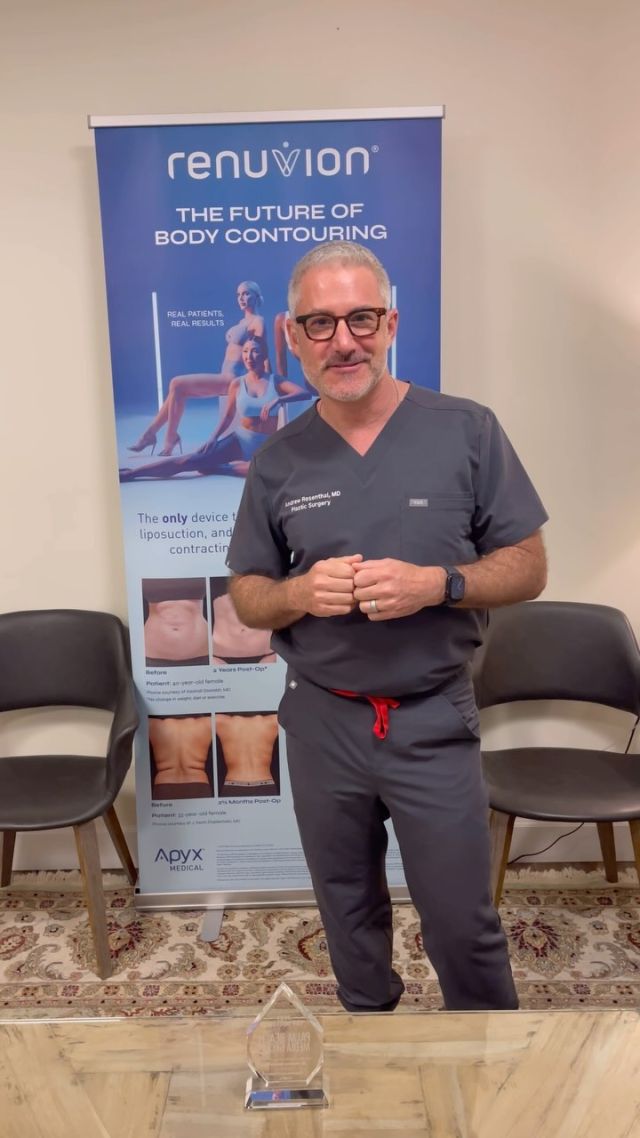 Dr. Rosenthal is back explaining the benefits of @renuvion after massive weight loss. You’ve lost the weight but what about that extra skin? That’s what we’re here for! 

#rosenthalcosmeticplasticandplasticsurgery #renuvion #weightloss #weightlossjourney #ozempic #mounjaro #plasticsurgeon #palmbeachplasticsurgeon #plasticsurgeryclinic